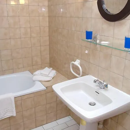 Du Manoir D'archelles Bed & Breakfast 3*